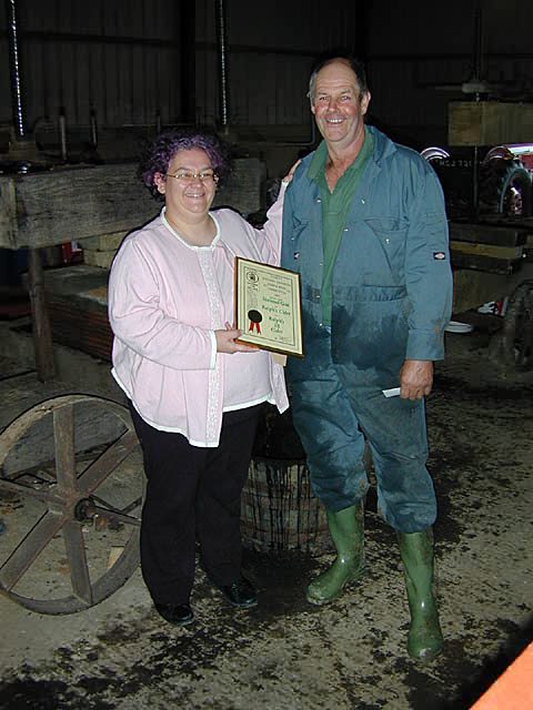 Camra Cider & Perry Director Gillian Williams presenting Ralph with his National Gold Award 2005